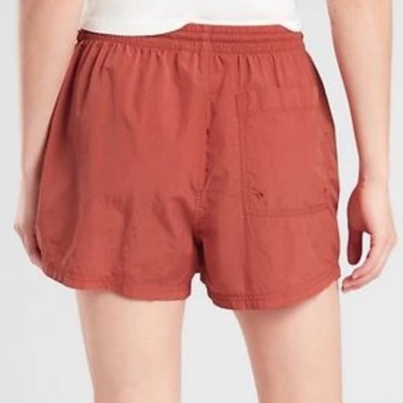 Athleta Expedition Short in Etruscan Red - Picture 3 of 7